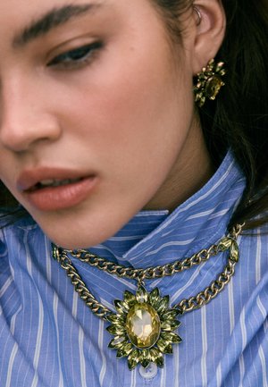 Stradivarius, JEWELLED CHAIN NECKLACE - Necklace - dark green