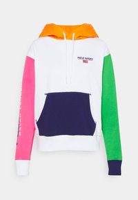 Barevná mikina s kapucí, která má bílou tělesnou část, zelené a růžové rukávy, oranžovou kapuci, námořnickou kapsu a text s logem. Vyrobena z měkké tkaniny a má volnější střih.