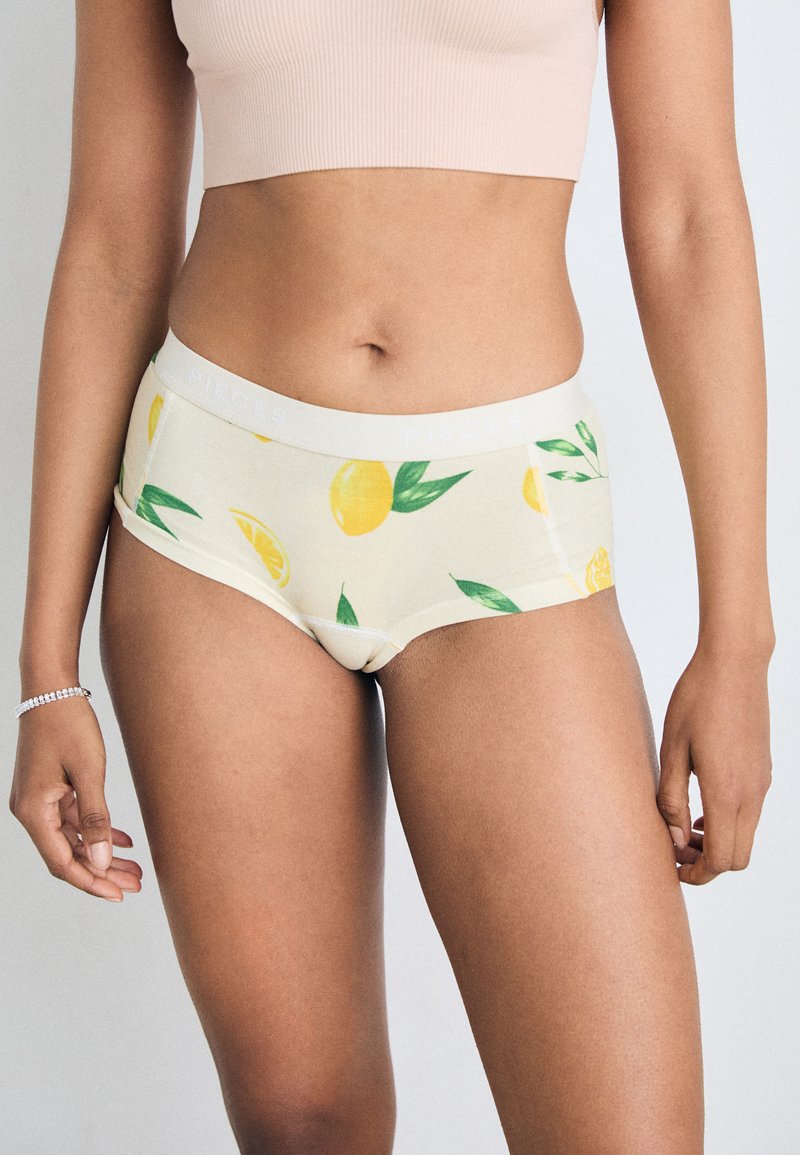 Pieces Boxer shorts in roseate spoonbill | ASOS