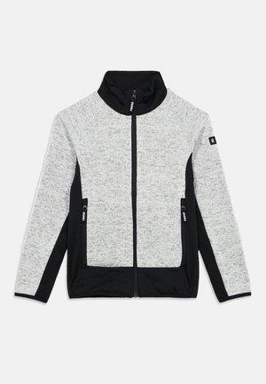 Grå og svart glidelåsjakke med høy krage, som har en teksturert grå kropp og glatte svarte detaljer, inkludert sidelommer med glidelås.