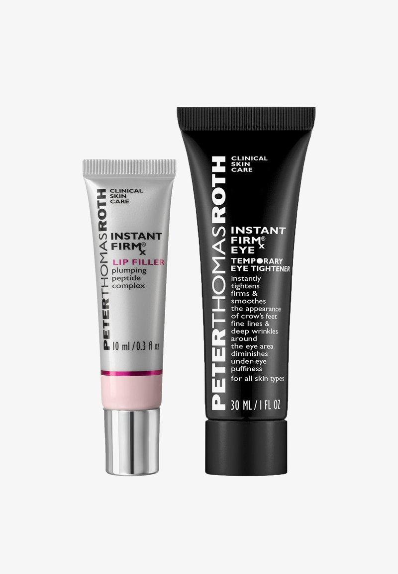 Deux tubes de soin pour la peau : un tube argenté et rose de 10 ml étiqueté "Remplisseur de lèvres raffermissant instantané" et un tube noir de 30 ml étiqueté "Yeux raffermissants instantanés".