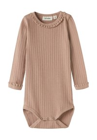 Body bébé à manches longues côtelé en rose poudré avec boutons-pression à l'entrejambe et bordure festonnée au niveau de l'encolure et des poignets.