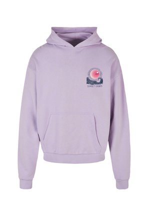 Pullover hoodie i lavendel, med en frontlomme og et grafik af en sol med bølger. Lavet af blød, struktureret stof. Justerbar hætte.