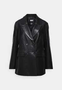 Blazer en cuir noir à double boutonnage avec larges revers, deux boutons et poches avant. Texture lisse et coupe ajustée. Étiquette de la marque visible à l'intérieur.