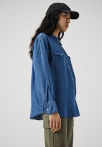 ONLY Tall ONLBEA LOOSE SHIRT  - Skjortebluse - medium blue denim