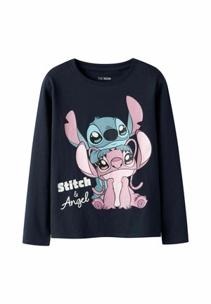 Marineblauwe longsleeve shirt met een cartoonafbeelding van Stitch en Angel. De print bevat pastelkleuren en de tekst "Stitch & Angel" in het wit.