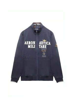 Giacca zip-up in navy realizzata in misto cotone, con testo bianco, dettagli ricamati, polsini a costine e due tasche frontali.