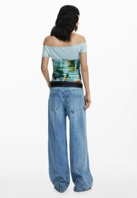 Desigual WITH DETACHABLE SHORT SLEEVES - Triko s potiskem - yellow