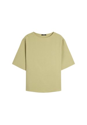 Krótki rękaw, jasnozielony top wykonany z miękkiego materiału. Posiada okrągły dekolt i trzy guziki na lewym ramieniu.