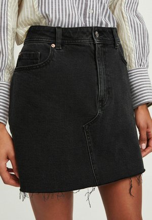 RAW HEM- REGULAR FIT - Denim skirt - black