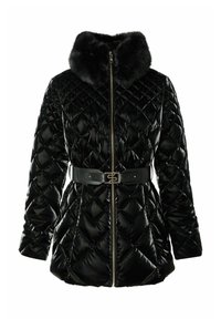 Sort quiltet jakke med et faux fur krave, bælte i taljen og lynlåslukning; glansfuld finish med diamantmønster detaljer.