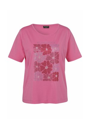 Roze T-shirt met korte mouwen en een ronde hals, met een vierkant bloemmotief van donker- en lichtroze strass-steentjes en het woord "FLOWERS" erboven.