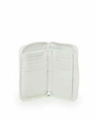Portafoglio bianco in pelle con chiusura a zip, dotato di più scomparti per carte e una texture liscia, che presenta un design minimalista.