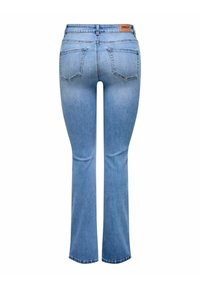 Jeans a palazzo in denim azzurro chiaro con cinque tasche, una etichetta in pelle sulla vita e una consistenza liscia e leggermente sbiadita.