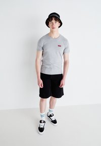 Levi's® GRAPHIC TEES 3 PACK - T-shirt basique - white/medium heather grey/dress blues