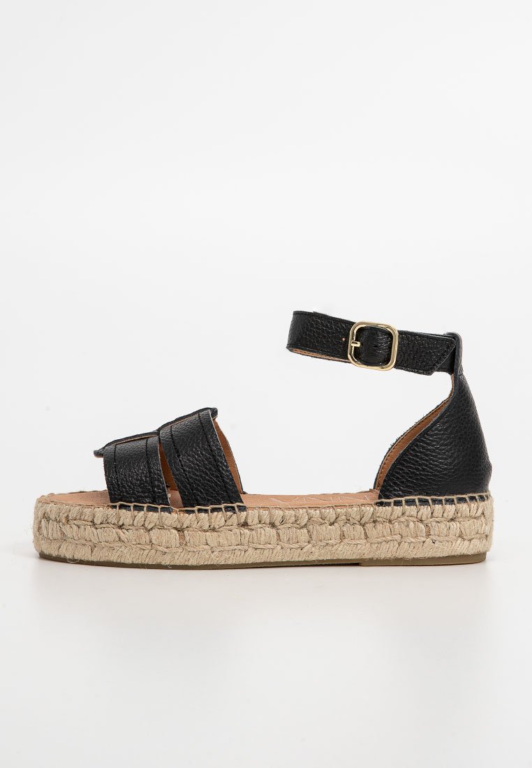 Kanna Sandalen met plateauzool zwart Kanna Sandalen met plateauzool zwart