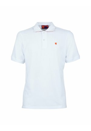Polo bianco con colletto classico, abbottonatura a tre bottoni e maniche corte. Presenta un piccolo logo arancione sul petto. Texture del tessuto morbida.