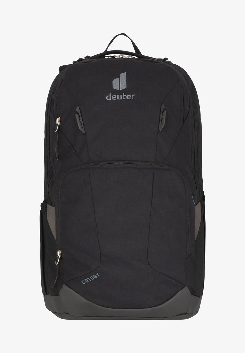 Zwarte rugzak gemaakt van duurzaam materiaal. Voorzien van meerdere vakken, ritsen en een logo. De vorm is rechthoekig met een gestructureerde afwerking.