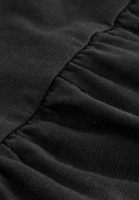 Next SHORT SLEEVE EMPIRE REGULAR FIT - Apdrukāts T-krekls - black