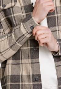 Junk De Luxe CHECKED  - Camicia - black olive