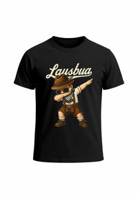 Schwarzes T-Shirt mit kurzen Ärmeln, das ein Cartoon-Kind in braunen Lederhosen, Sonnenbrille und Hut zeigt, mit dem Text "Laysbua" darüber.