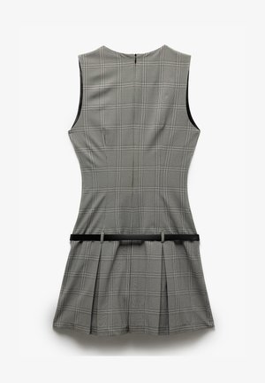 Harmaa ruudullinen mekko, jossa on istuva bodysuunnittelu ja levenevä hame. Mukana musta vyö vyötäröllä ja takana vetoketju. Rakennekaunis kangas, jossa on hienostunut kiilto.