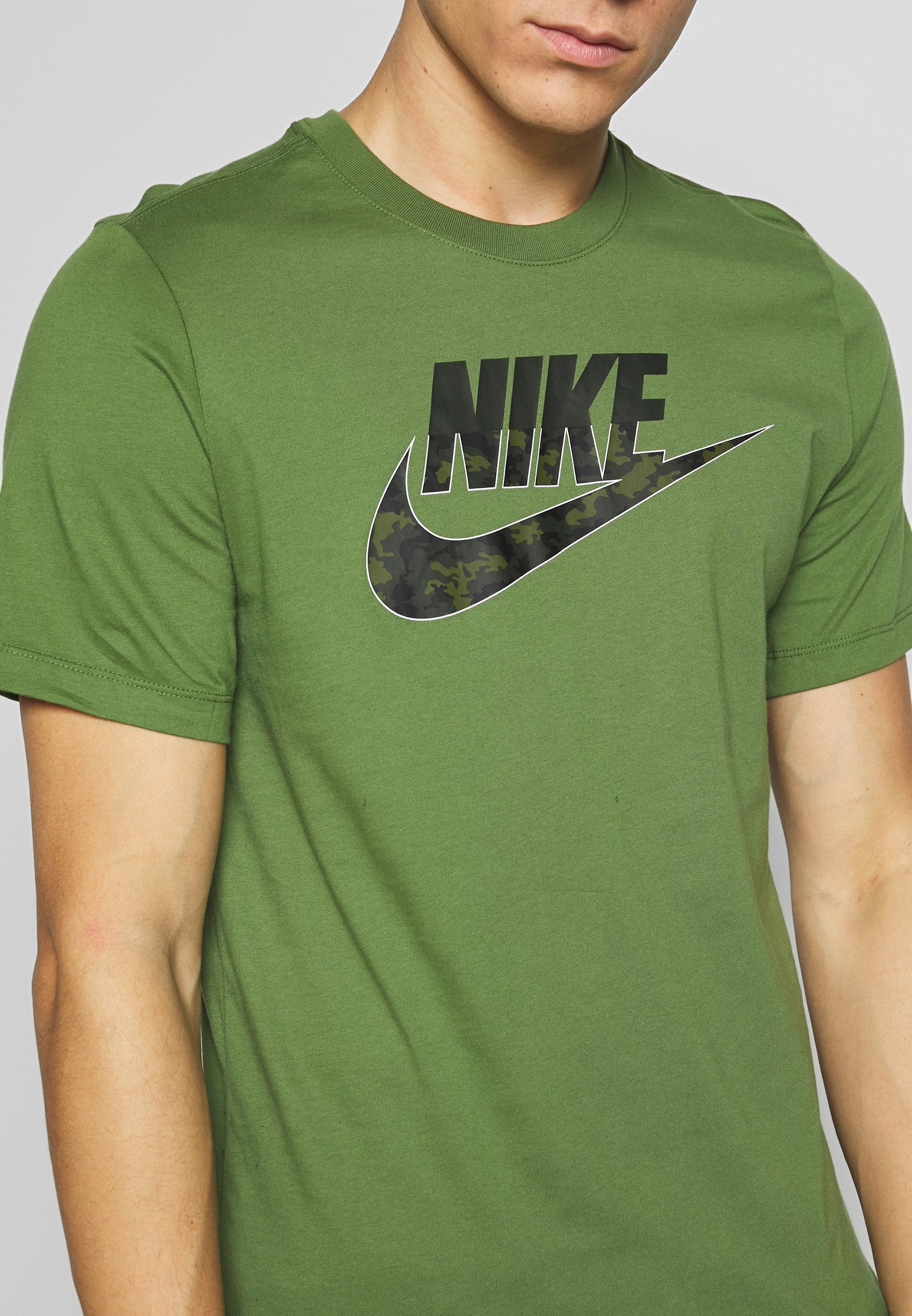 nike dark green t shirt