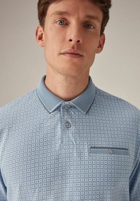 Next GEO PRINT - Polokošeľa - light blue geo