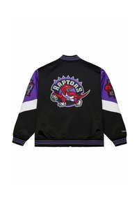 Giacca in satin nera e viola con logo dei Toronto Raptors, polsini a righe e maniche con dettagli bianchi. La vista posteriore mostra un ricamo dettagliato.