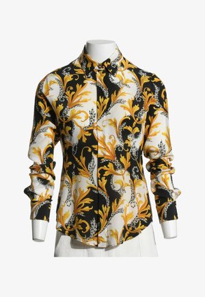 Langærmet knap-op skjorte med sort, hvid og gyldent ornamenteret barok blade mønster på en mannequin torso.