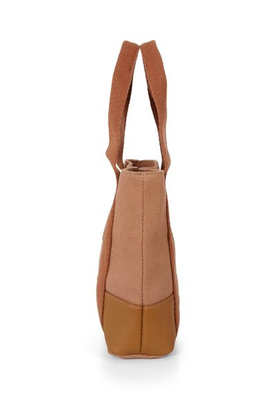 Borsa a tote in tessuto marrone con due manici testurizzati, caratterizzata da un fondo beige liscio e dettagli di cucitura verticale. Forma compatta e rettangolare.