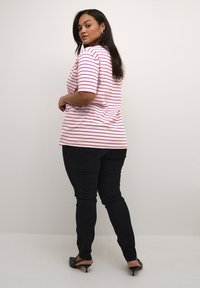 Kaffe Curve KCWINNI - T-shirt print - ant. white fuchsia stripe
