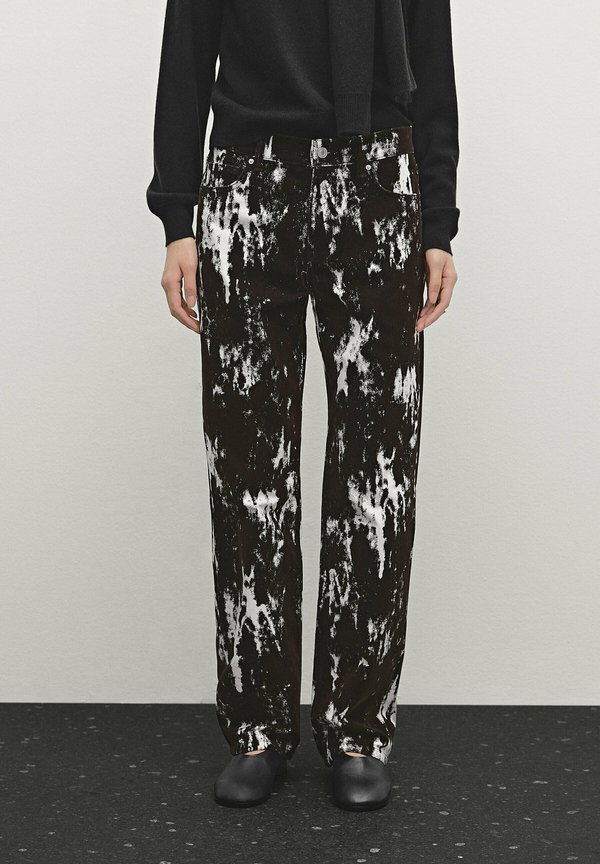 LOOSE-FIT  - Flared Jeans