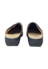 Zoccoli neri slip-on con una tomaia liscia e suola testurizzata, dotati di un retro aperto e di un sottopiede di colore naturale.