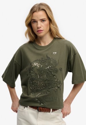 TATTOO EMBELLISHED - T-shirt imprimé - dusty olive green