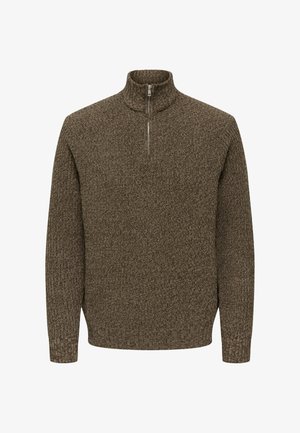 Brun strikket genser med lange ermer, høy krage og en sølvfarget glidelås i front som går til kvart lengde.