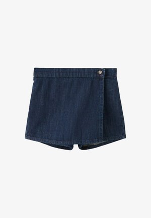 Jupe-short en denim bleu foncé avec un design cache-cœur et une fermeture par un seul bouton à la taille.