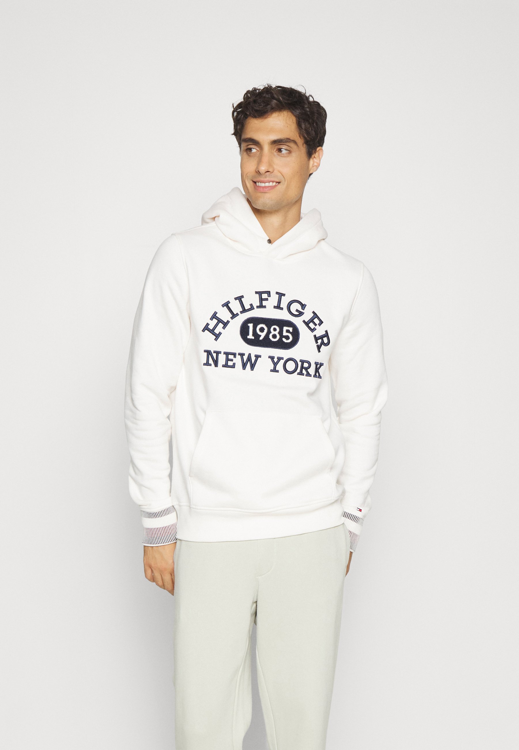 Tommy Hilfiger MONOTYPE COLLEGIATE HOODIE - Sweatshirt - white 