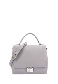 Grijze leren handtas met een gestructureerd ontwerp, een handvat bovenaan en een afneembare schouderband. Voorzien van een zilveren sluiting op de klep.
