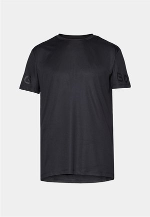 Zwarte T-shirt met korte mouwen, gemaakt van een textuurmateriaal. Heeft een ronde halslijn en een subtiel logo op de linker mouw. Eenvoudig ontwerp.