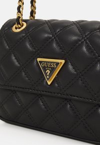 Guess GIULLY - Axelremsväska - black