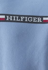Tommy Hilfiger CHEST STRIPE HOODY - Felpa con cappuccio - vessel blue