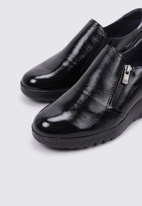 Fluchos Zapatos sin cordones - black