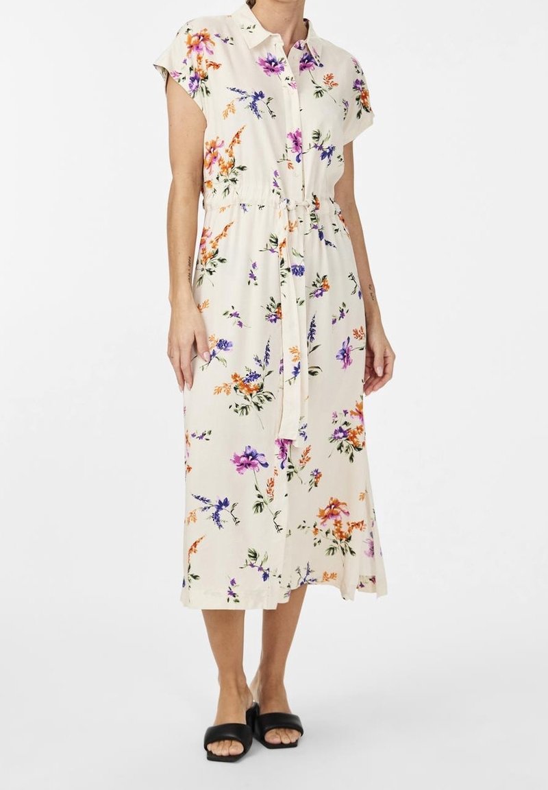Floral midi-jurk met korte mouwen, crème stof, kleurrijke bloemenprints in paars en oranje, cinched taille met strik, zijsplits.