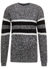 Zwart-wit gebreide trui met lange mouwen, gekenmerkt door horizontale strepen en een gestructureerd patroon. Ronde halslijn, ontspannen pasvorm.