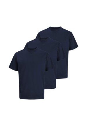 Tre t-shirt semplici di colore blu navy scuro a maniche corte con scollo rotondo, disposte in modo sfalsato e sovrapposto su uno sfondo bianco.