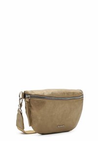 Borsa crossbody in oro metallizzato con forma arrotondata, texture in pelle, chiusura con zip e hardware argentato. Cinghia regolabile attaccata.