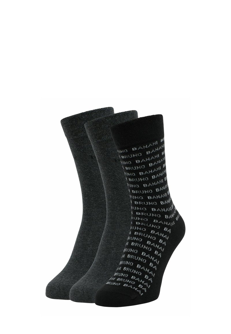 Tre par sokker i forskellige nuancer af mørkegrå. Et par har et gentaget tekstmønster, mens de andre er ensfarvede med ribbede manchetter.