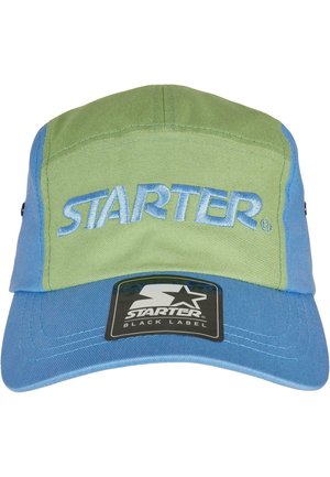 Căciulă bicoloră cu partea superioară verde și vizor albastru, cu "STARTER" brodat în albastru deschis. Include o etichetă neagră cu logo.