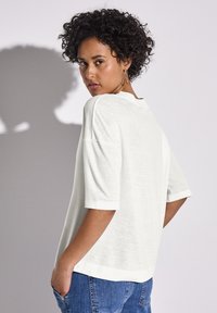 Street One V-NECK  - Jednoduché tričko - weiß